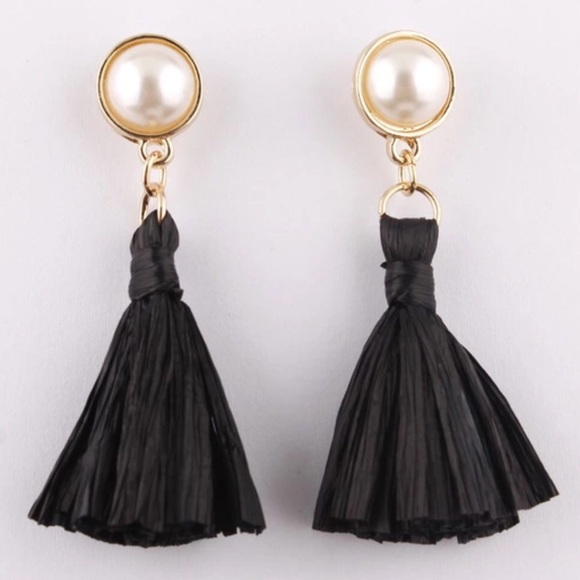 Raffia Straw Dangle Drop Pearl Earrings - Picture 5 of 5